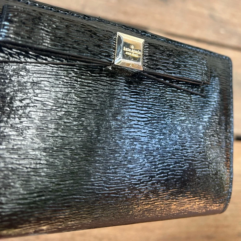 Kate Spade New York Stacy Bow Montford Park Wallet Billfold Black Leather